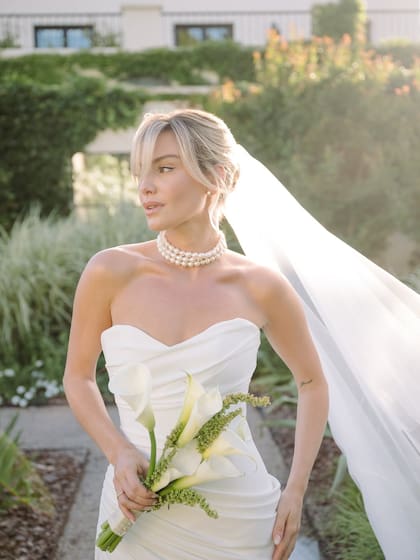 Un detalle fundamental en el look de Eugenia de Martino: el collar de perlas.