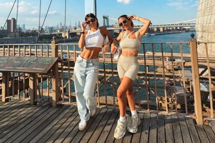 Un día antes del partido entre Argentina y Canadá en Nueva Jersey, Caro Calvagni y Muri López Benítez pasearon por Nueva York.