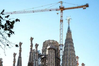 Un día como este de 1882 se colocó la piedra inicial de la Catedral de la Sagrada Familia, emblema de Barcelona y el arquitecto catalán Antoní Gaudí; la misma sigue en obra, y se espera que concluya en esta década