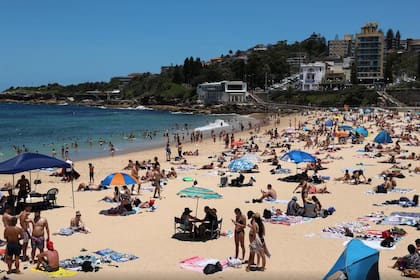 Un día de verano en Coogee Beach luego de un brote de la enfermedad por coronavirus en Sydney, Australia, el 13 de enero de 2021 