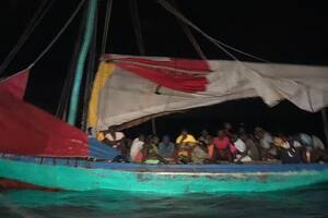 Terror a bordo: encuentran 20 cuerpos en un barco a la deriva