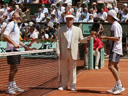 Un día radiante en París: Gaudio y Coria durante el sorteo previo a la final de Roland Garros 2004 