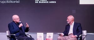 Pérez-Reverte y Fernández Díaz en la Feria del Libro: Alatriste, las guerras y su filosa mirada sobre Malvinas y el futuro