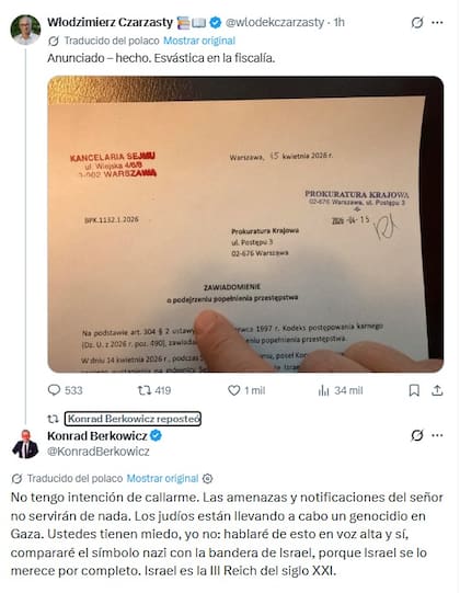 Un diputado polaco mostró en el Parlamento una bandera israelí con la esvástica nazi