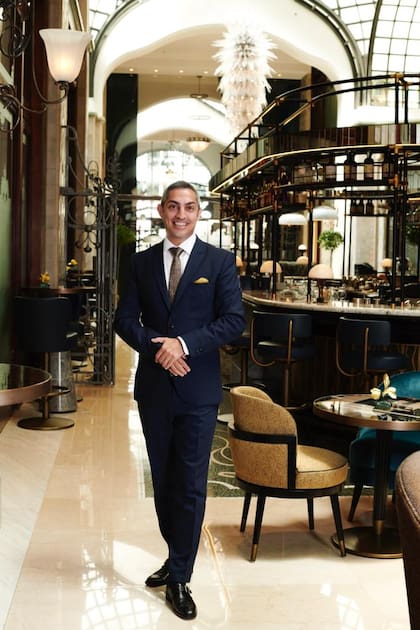 Un director le vio capacidades y le aconsejó que lo mejor era postularse para ser transferido internacionalmente