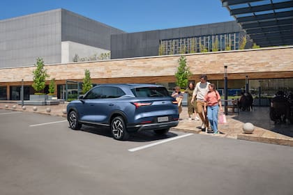 Un diseño moderno y sofisticado que conserva la silueta fundamental de su línea, pero con un toque que la hace diferente y atractiva.