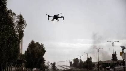 Un dron porta dos granadas