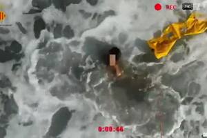 El dramático rescate de un dron a un chico que estaba a punto de ahogarse en una playa de España