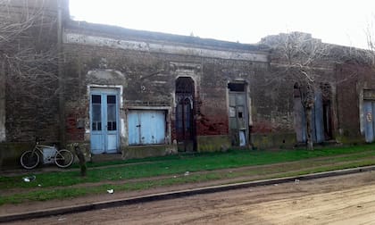 Un edificio abandonado en Bayauca