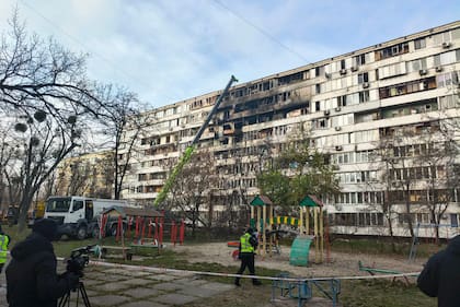 Un edificio afectado por los ataques en el barrio de Dniproskyi