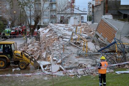 Desde el municipio de Tres de Febrero informaron que las tareas de remoción de escombros demandarán 48 horas