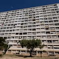 Una mujer murió junto a tres de sus hijos tras arrojarse desde un piso 13