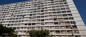 Una mujer murió junto a tres de sus hijos tras arrojarse desde un piso 13