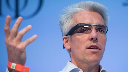 Un ejecutivo de Google con Google Glass en 2013.