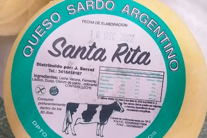 Un ejemplar del Queso Sardo Argentino marca Santa Rita, prohibido recientemente por la ANMAT