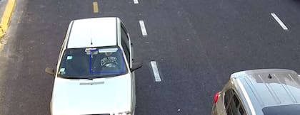 Un ejemplo de una imagen registrada por la cámara de un conductor sin cinturón de seguridad; será válida porque no se observa la cara de la persona