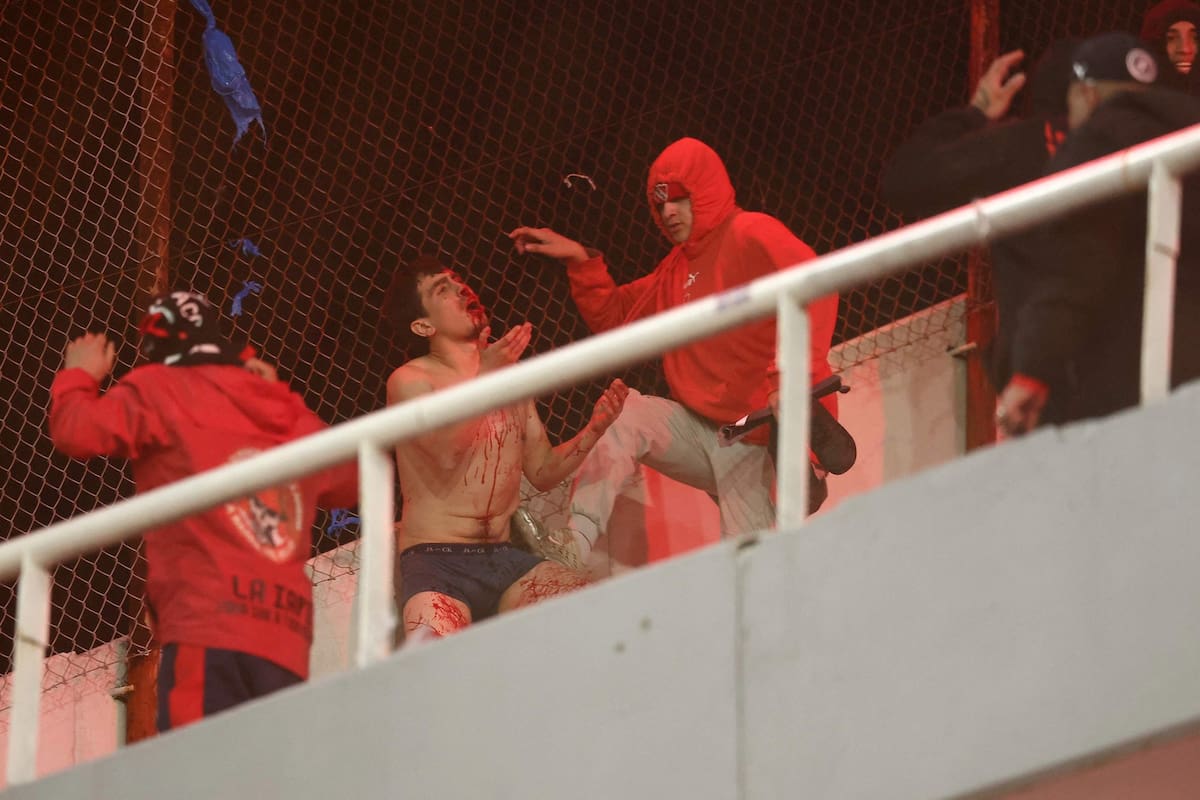 Independiente vs. Universidad de Chile: se canceló el partido por graves incidentes entre hinchas