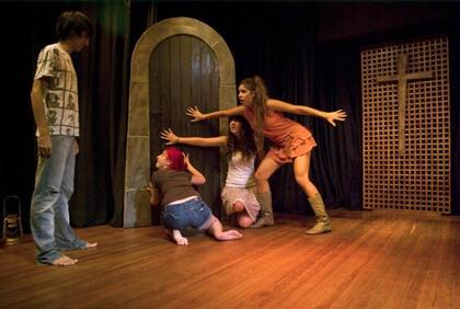 Un elenco a tono con la dinámica de la obra dirigida por Silvana Amaro