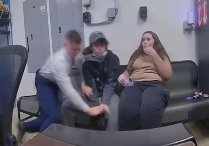 Un empleado del Walmart se abalanzó sobre el tirador y logró reducirlo