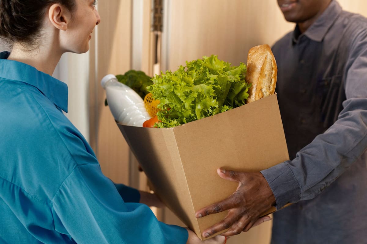 Ele é da Filadélfia e criou um negócio que transforma produtos descartados dos agricultores em alimentos baratos para consumo.