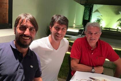 Reencuentro de Garnero y su ayudante, Rambert, con Burruchaga en Asunción, en 2019.