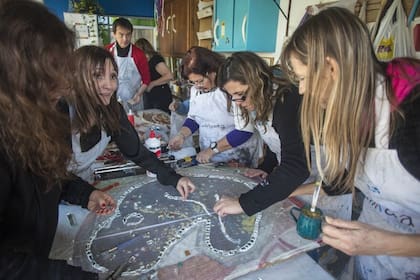 Un encuentro creativo en el taller Alikata, de San Cristóbal, antes de la pandemia