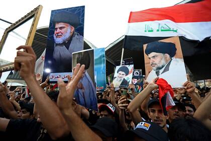 Un enfrentamiento político -casi 10 meses después de que los iraquíes acudieran a las urnas- enfrenta a dos facciones clave entre la población mayoritariamente chiíta del país, entre el populista Al-Sadr, con millones de devotos seguidores, y el poderoso Marco de Coordinación pro-Irán.