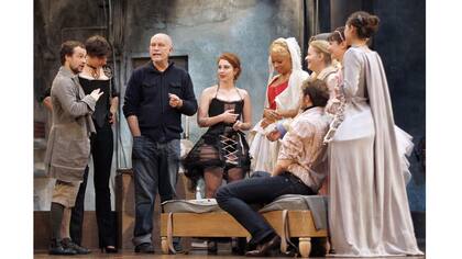 Un ensayo de Relaciones peligrosas, obra de teatro que dirigió en 2012 en París