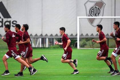 Un entrenamiento de River en el predio de Ezeiza; Marcelo Gallardo, su entrenador, ya había planeado concentrarse allí de cara a la reanudación de la Copa Libertadores.