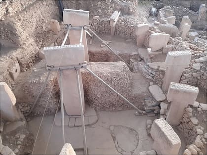 Un equipo de arqueólogos descubrió en el sur de Turquía una serie de pilares con marcas talladas que datarían los días del año