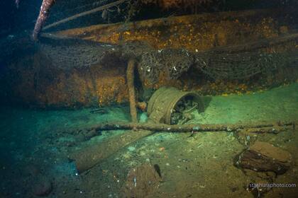 Se encuentra a 88 metros de profundidad y está prácticamente intacto