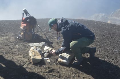 Un equipo de expertos a cargo del parque y del Museo de la Patagonia rescataron la placa
