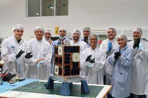 Seis instituciones y una empresa construyeron Atenea, el satélite argentino de la misión Artemis II