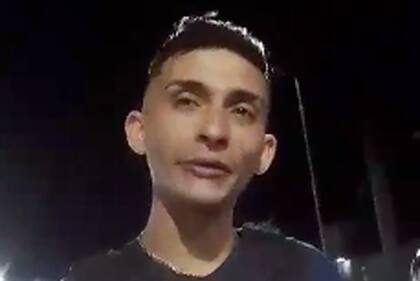 Un escándalo: filman a un policía totalmente ebrio durante un operativo callejero