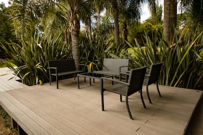 Un espacio armonioso y moderno en exterior.