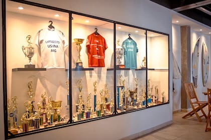 Un espacio reservado para exhibir los trofeos que ganó Lele en su carrera profesional