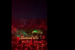 Video: así fue el derrumbe de parte del escenario de un boliche en la Costanera