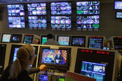 Un estudio de televisión en día de elecciones