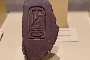 Arqueólogos encuentran un amuleto egipcio en una antigua tumba española