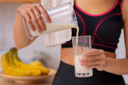 Un exceso de proteína puede resultar problemático si sustituye a otros nutrientes esenciales, como los carbohidratos o las grasas saludables