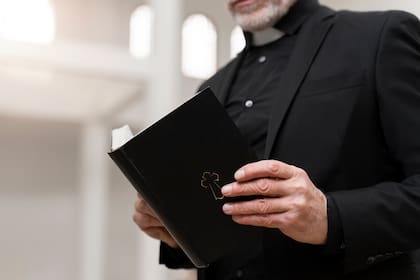Un extranjero puede ser clasificado como trabajador religioso inmigrante especial con base en un empleo de tiempo completo en una organización religiosa