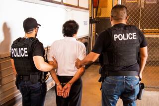 En qué casos un migrante no puede acceder a la salida voluntaria de EE.UU.