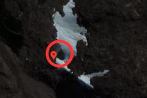 Un extraño objeto sobresale de una coordenada de Google Maps
