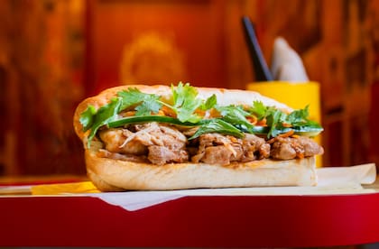 Un favorito el sándwich de cerdo y pickles