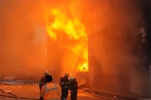 Un feroz incendio se desató en una fábrica de San Fernando