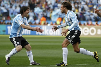Un festejo con Lionel Messi, durante Sudáfrica 2010