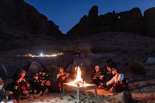 Carpa, bolsa de dormir, ración militar y “comida para gatos”: cuando el Dakar vuelve a sus raíces