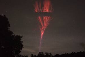 Un fotógrafo captó un fenómeno luminoso denominado chorro gigante en Puerto Rico