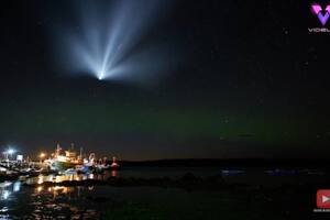 El curioso dibujo que apareció en el cielo tras el lanzamiento de un cohete sobre una aurora boreal