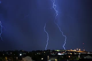 Cuándo llegan el frente frío y las tormentas eléctricas, y transporte gratuito por las elecciones